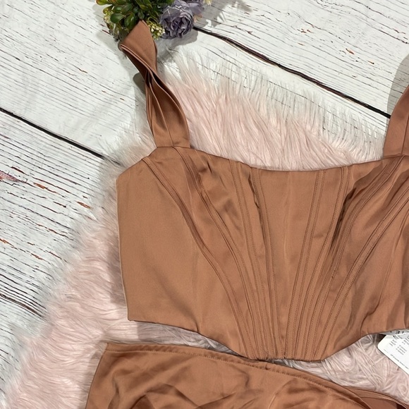 NWT Azazie x Kendall & Kylie Off Shoulder Stretch Satin Bronze Skirt Set - Picture 9 of 10
